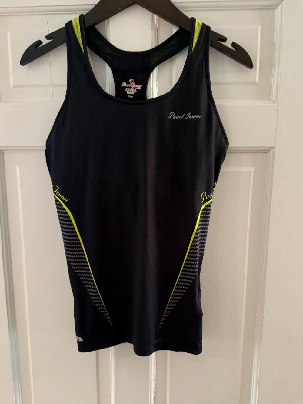 Pearl Izumi Wms Tank Top w/ interior Bra  Top is size Large